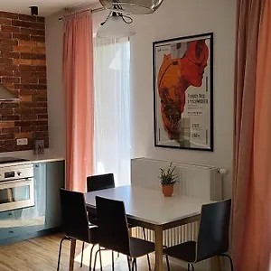 Lovely One-bedroom With Patio. Apartament
